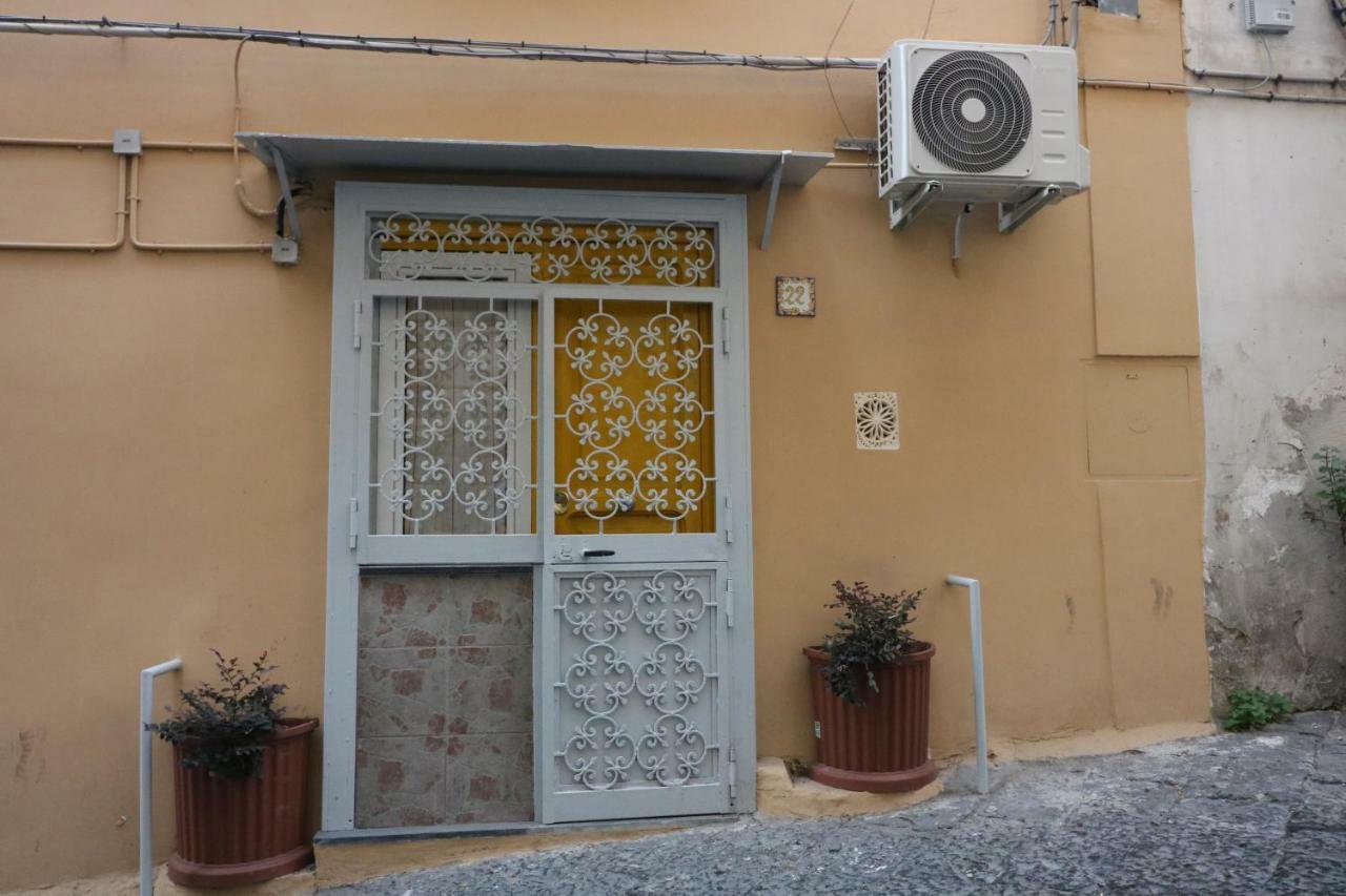 Giallo Napoli